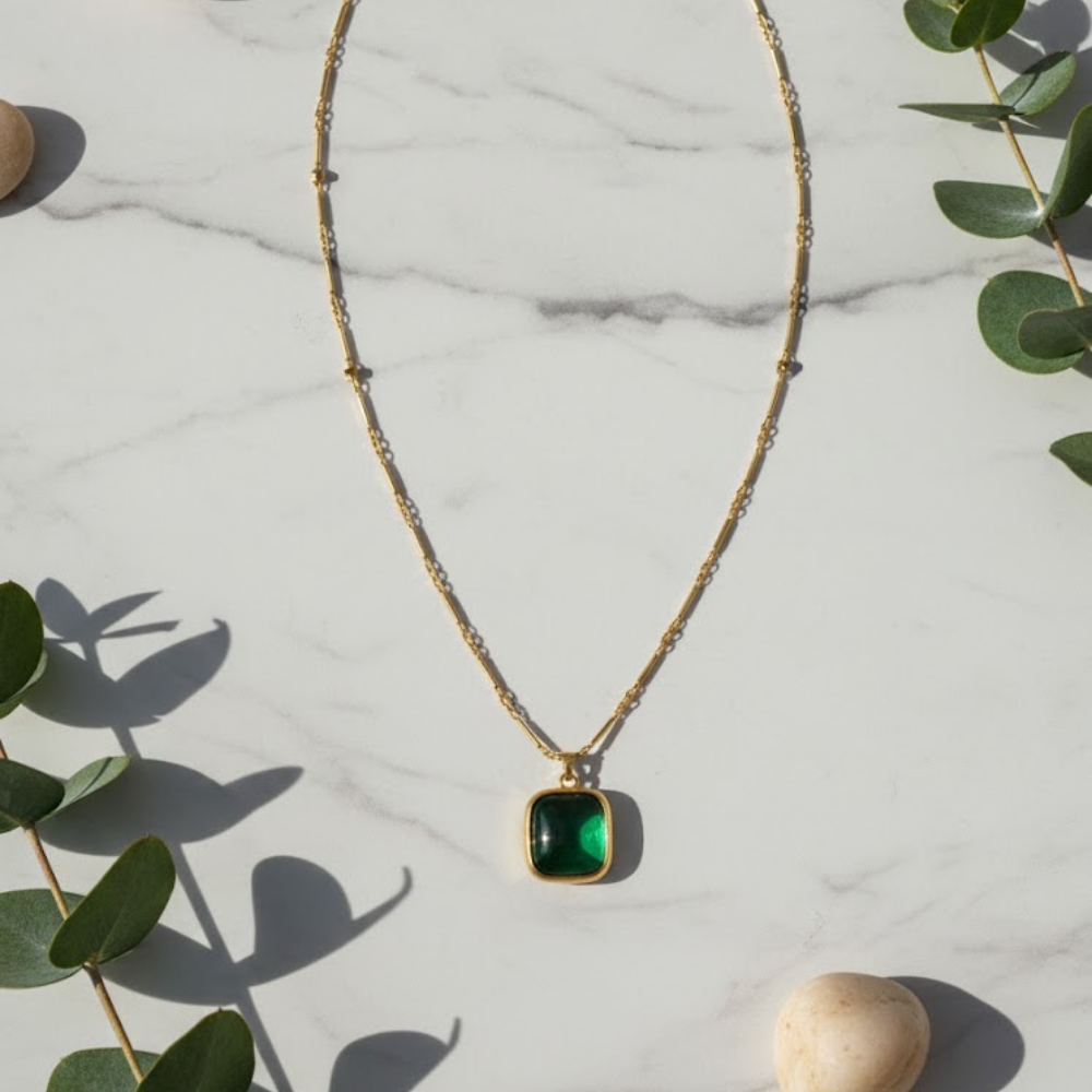 Elegant Green Stone Gold Chain Necklace - Image 3