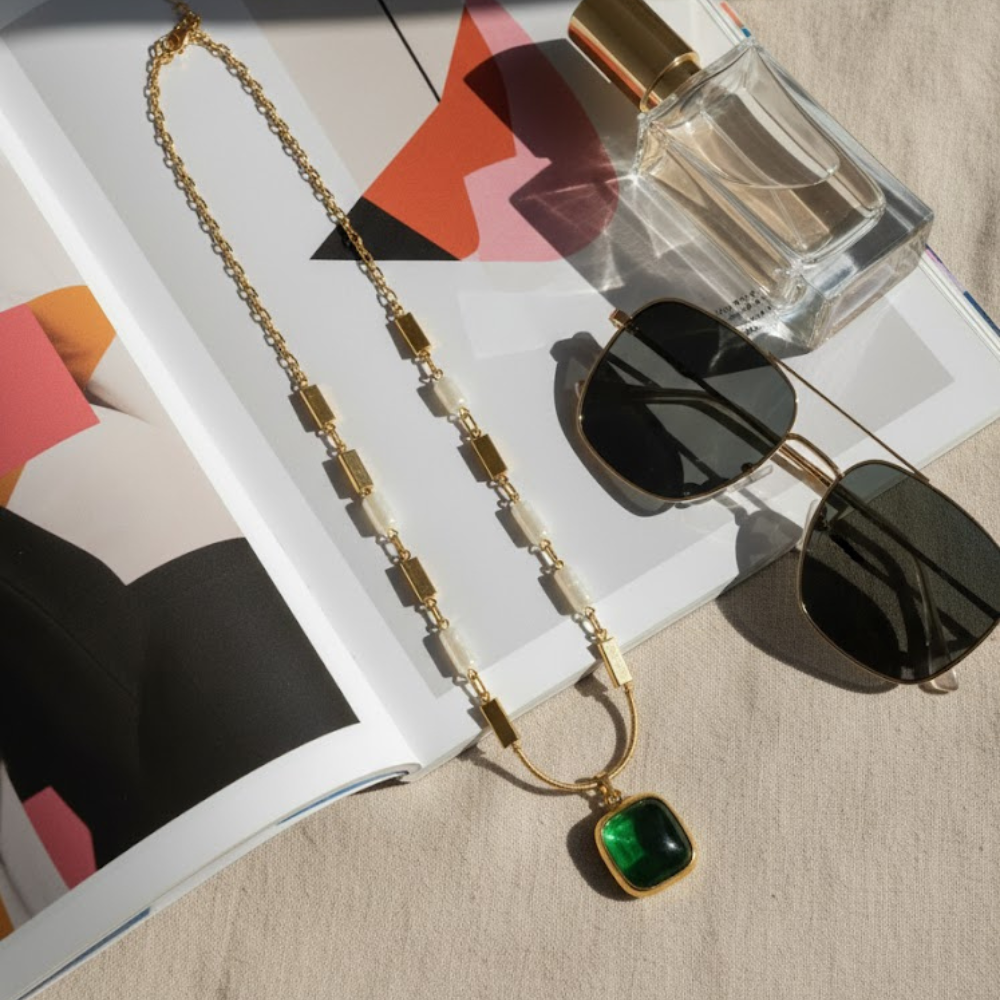 Elegant Green Stone Gold Chain Necklace - Image 5